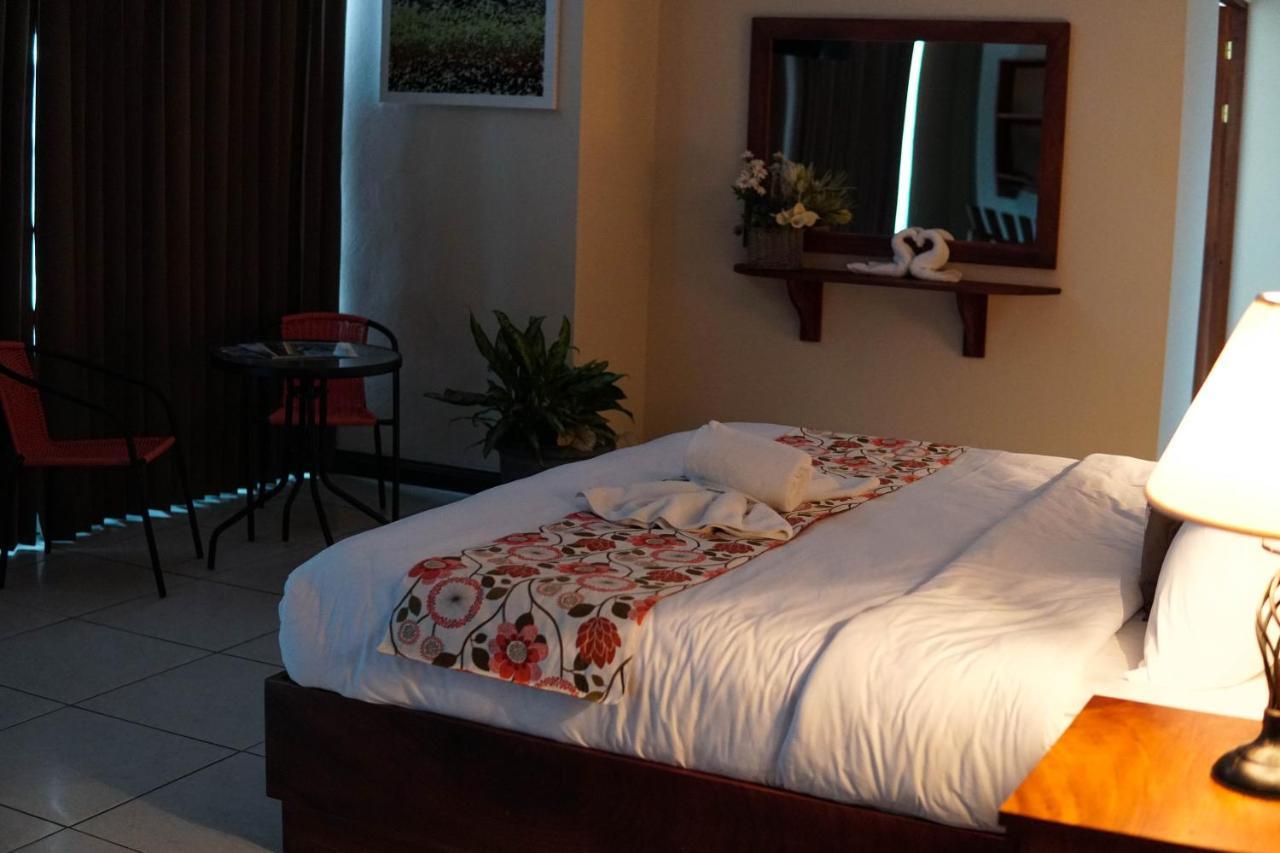 Puerta Del Cielo Quepos Hotel Eksteriør billede