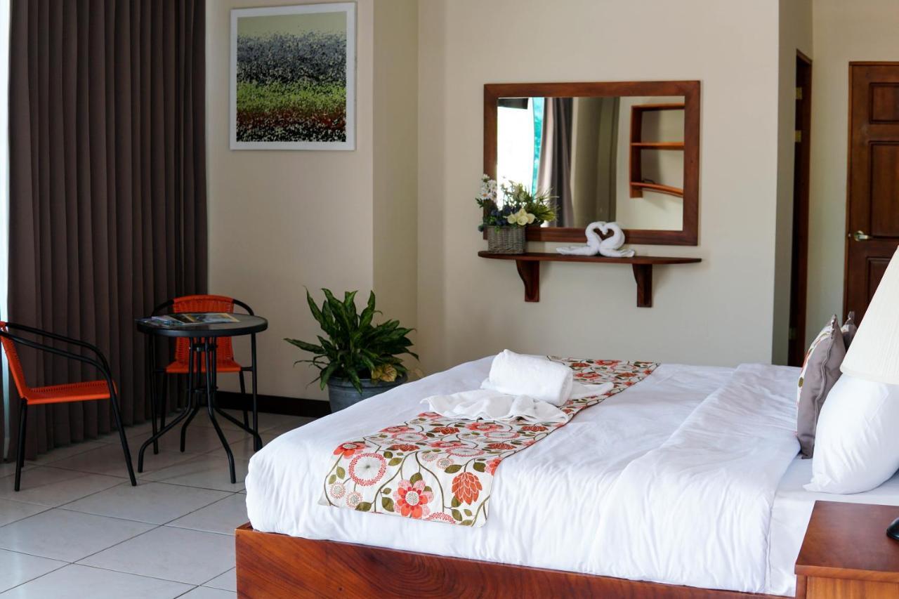 Puerta Del Cielo Quepos Hotel Eksteriør billede